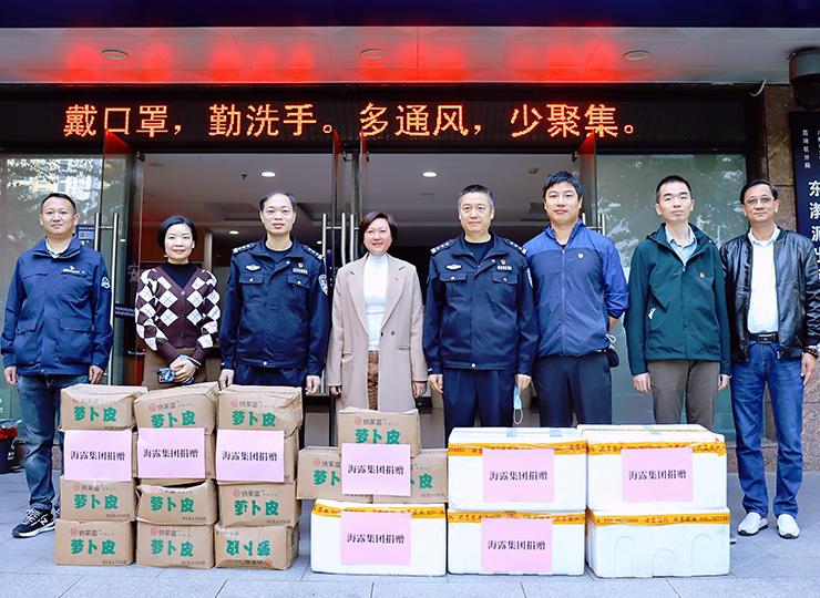 集团党支部慰问东漖街路办和东漖派出所