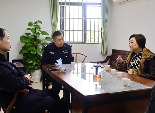 加强党建共建，亲昵警企关系